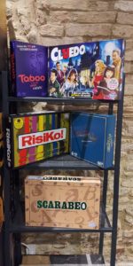 pub, birra, musica dal vivo, giochi di società